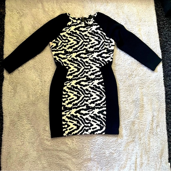 H&M — Size 14 — Knee-length, Long-Sleeve Dress - Picture 1 of 3